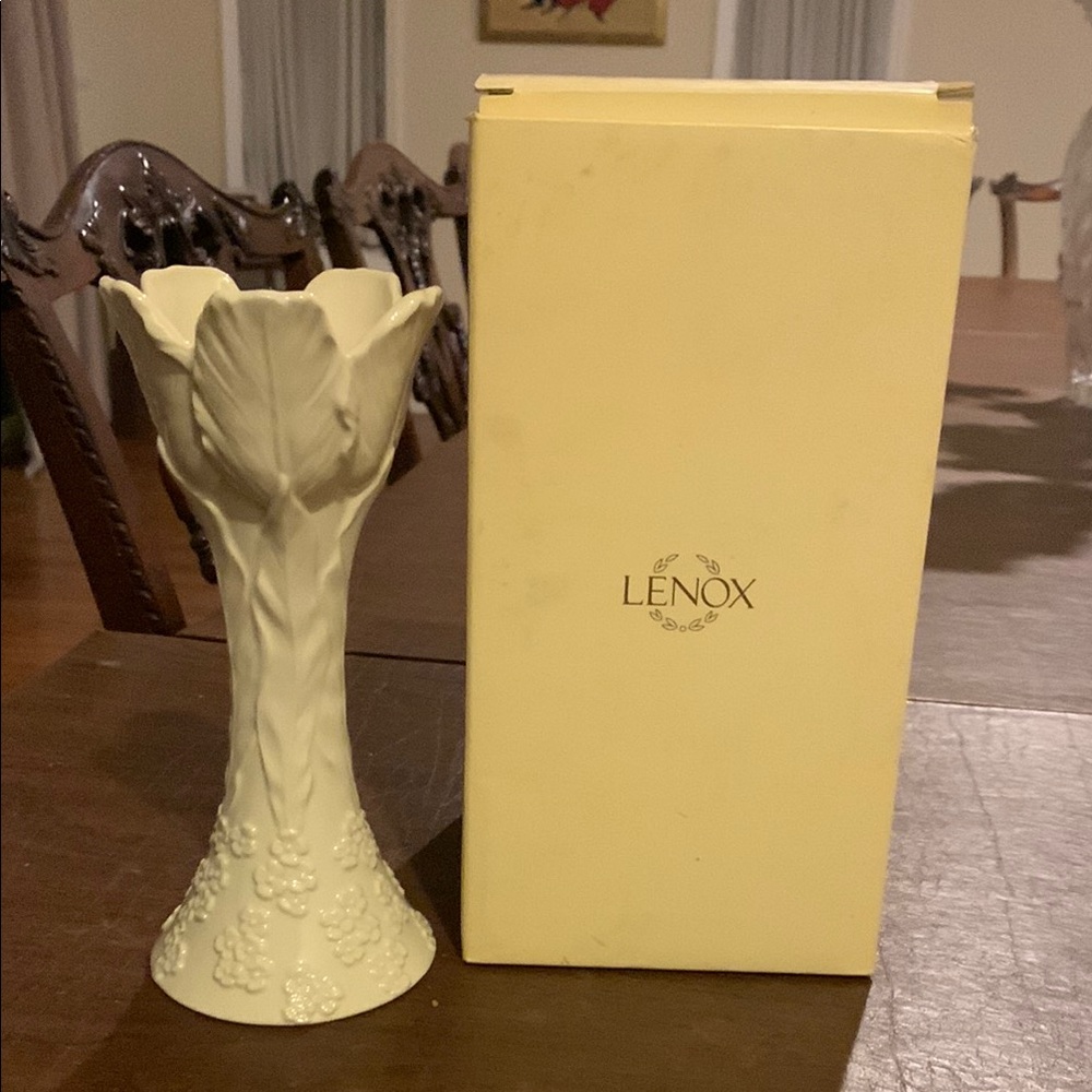 Lenox Cream Tulip Vase
